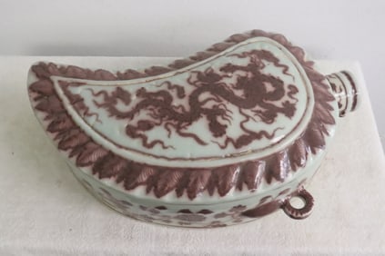 A massive Chinese porcelain horse mounting water bottle