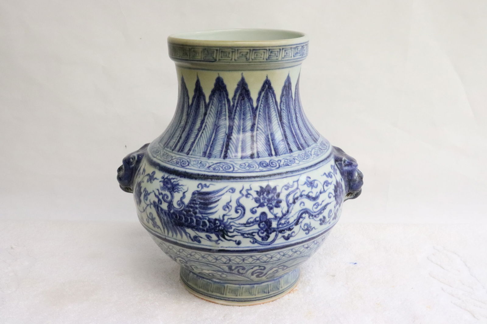 Chinese blue and white porcelain handled jar (1 of 11)