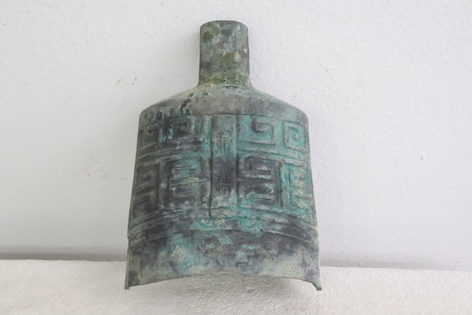 Fine Chinese archaic style bronze bell (1 of 7)
