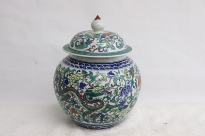Beautiful Chinese famille rose porcelain vase