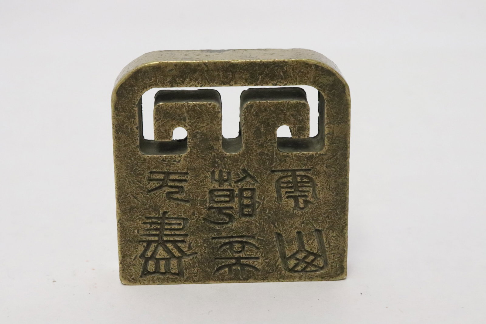 Chinese vintage bronze seal: Chinese vintage bronze seal, 1.83"x1.84"x0.36"