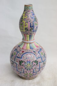Chinese famille rose gourd shape vase