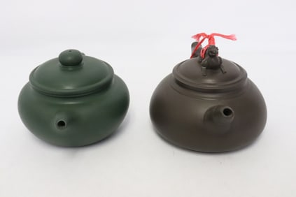 2 Chinese Yixing teapots