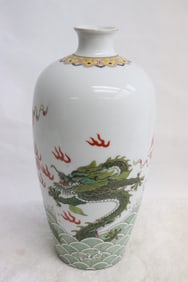 Fine Chinese famille rose porcelain vase