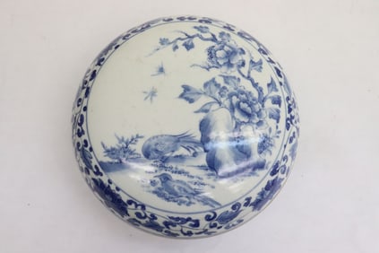 Chinese blue & white porcelain large covered bowl