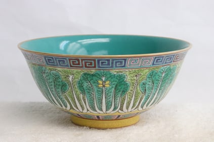 Beautiful Chinese famille rose porcelain bowl