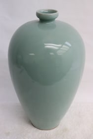 A light celadon porcelain bottle vase
