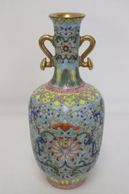 Beautiful Chinese famille rose porcelain vase