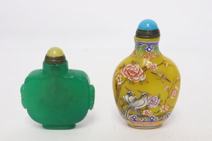 2 snuff bottles