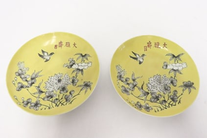 2 Chinese famille rose porcelain small dishes
