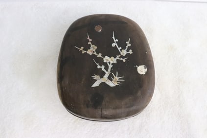 Chinese stone inkwell w/ fitted box inlaid w/ MOP