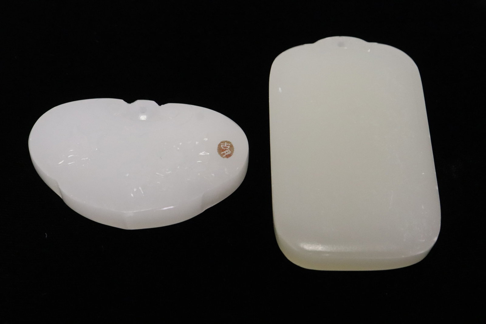 2 Chinese beautiful white jade carved ornaments (1 of 9)