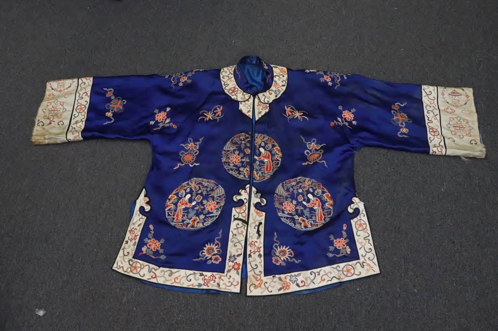 Chinese antique embroidery blouse: Chinese antique embroidery blouse, loose threads, 26.5"L