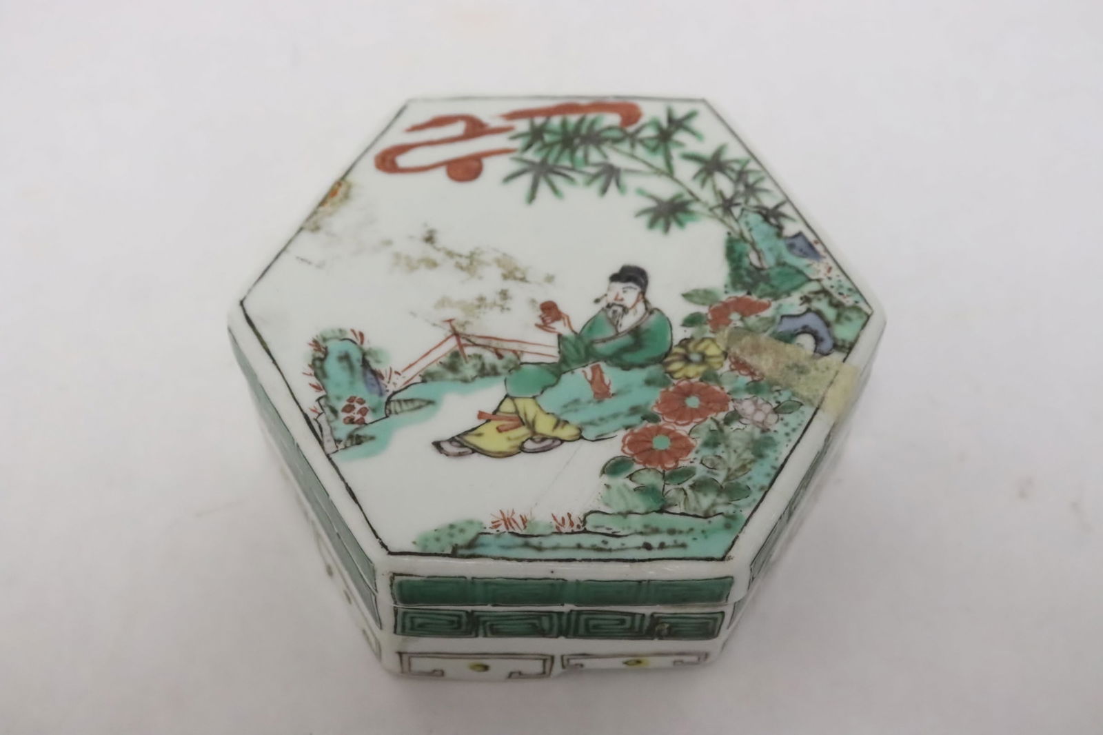 Chinese antique hexagonal porcelain ink box: Chinese antique famille rose hexagonal porcelain ink box, 1.45"x3.15"x3.6"