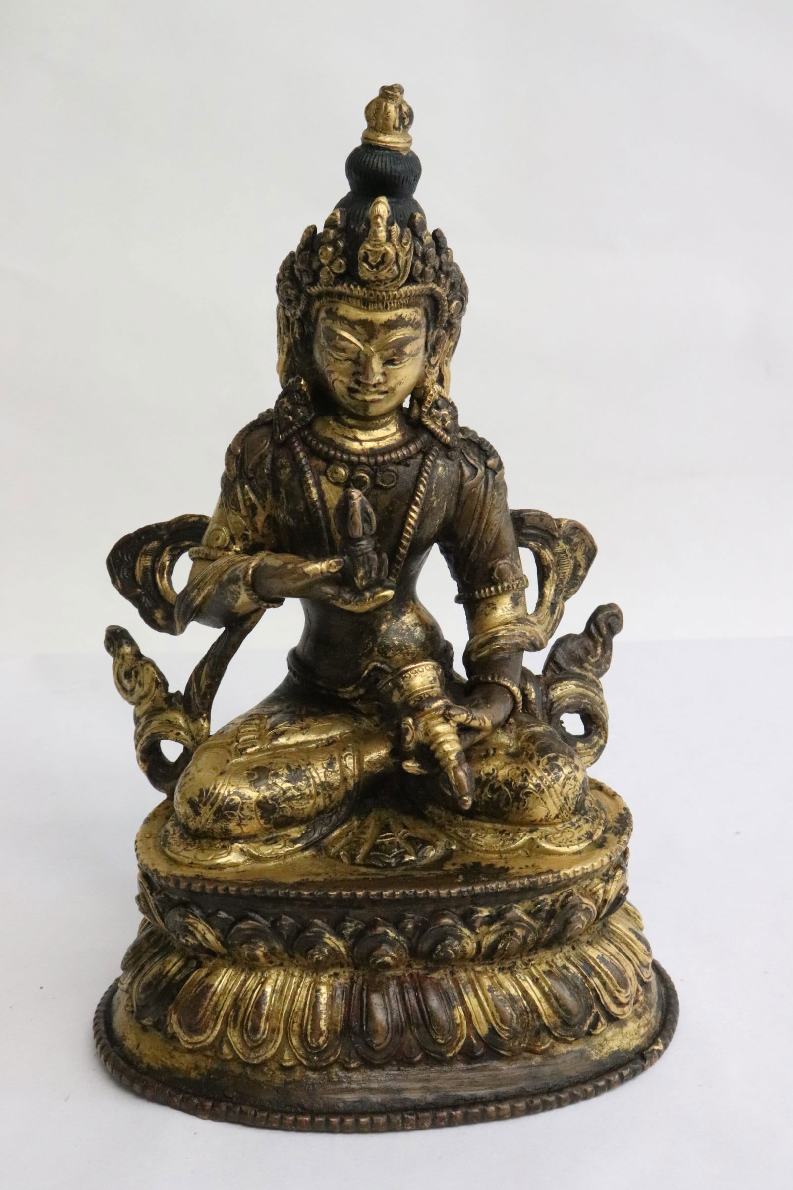 Chinese 16th Century Gilt Bronze Sculpture Of Deity Auction
