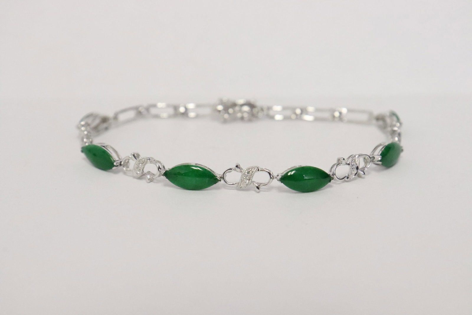 18K W/G jadeite diamond bracelet w/ GIA certificate (1 of 12)