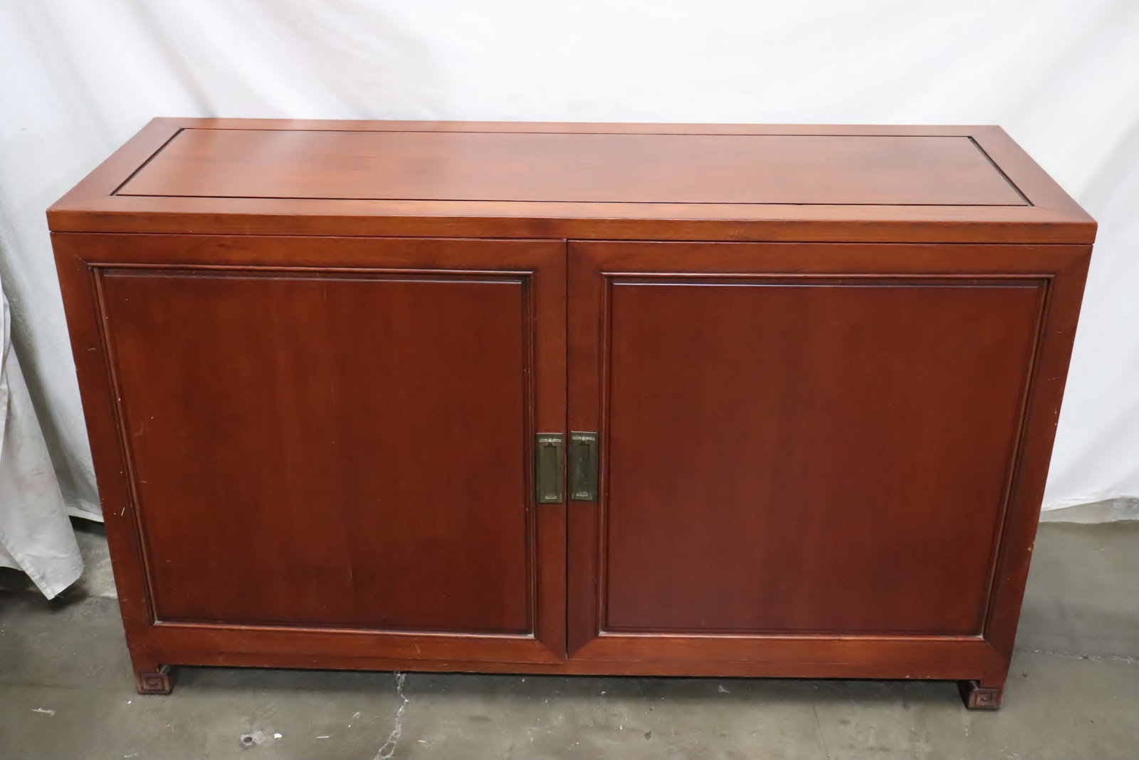 Chinese rosewood cabinet: Chinese rosewood cabinet, 31.9"x54"x17.9"