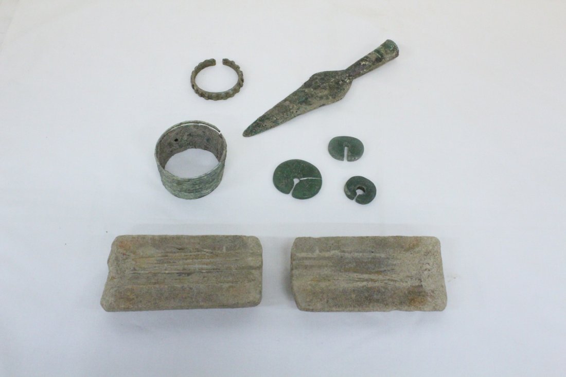 8pc Luristan/Roman antiques: 8pc Luristan or Roman antiques, pair stone mold (5.5"x2.7"x1.1"), 2 bronze bracelets (1.5"Hx2.7"x2.5", 0.4"x2.1"x2.2"), bronze spear head (8"Lx1.8"x0.8") and 3 green glass ornament (1.6"x1.9", 1.5"x1"