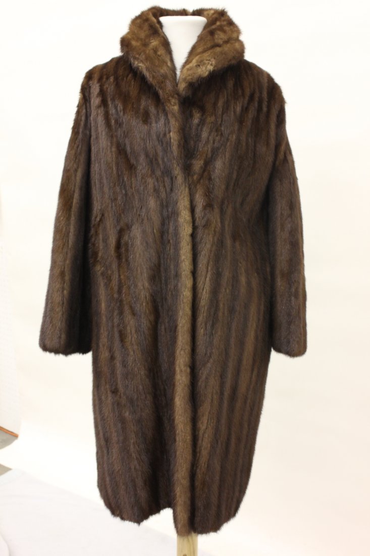 A full length ranch mink fur coat: A full length ranch mink fur coat, 40"Lx15"(shoulder)x23"(sleeve)