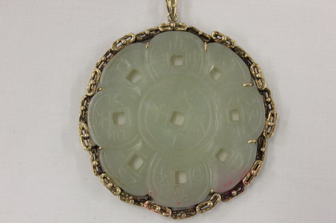 Chinese antique white jade carved pei: Chinese antique white jade carved pei bezel with heavy 14K Y/G, total weight 49.4gm, 2.6"idx0.6"D