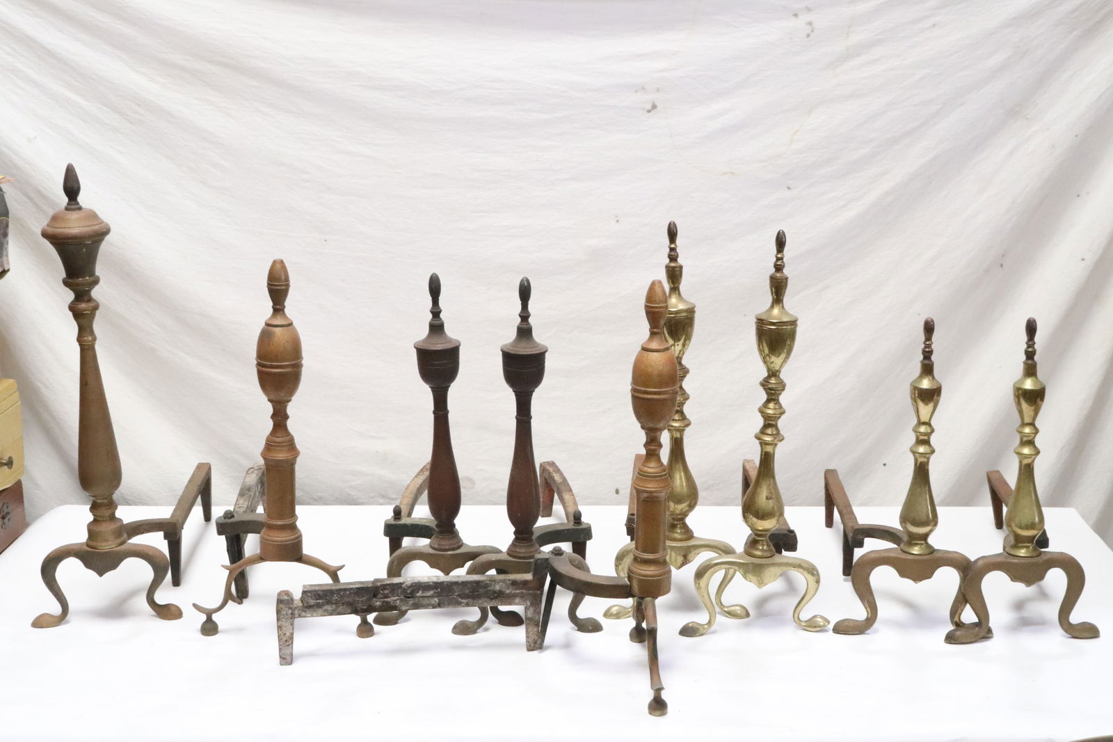4 pr of brass/ copper andirons, & an antiron: 4 pairs of brass/ copper fireplace andirons, and an andiron, 18.5"H - 24"H