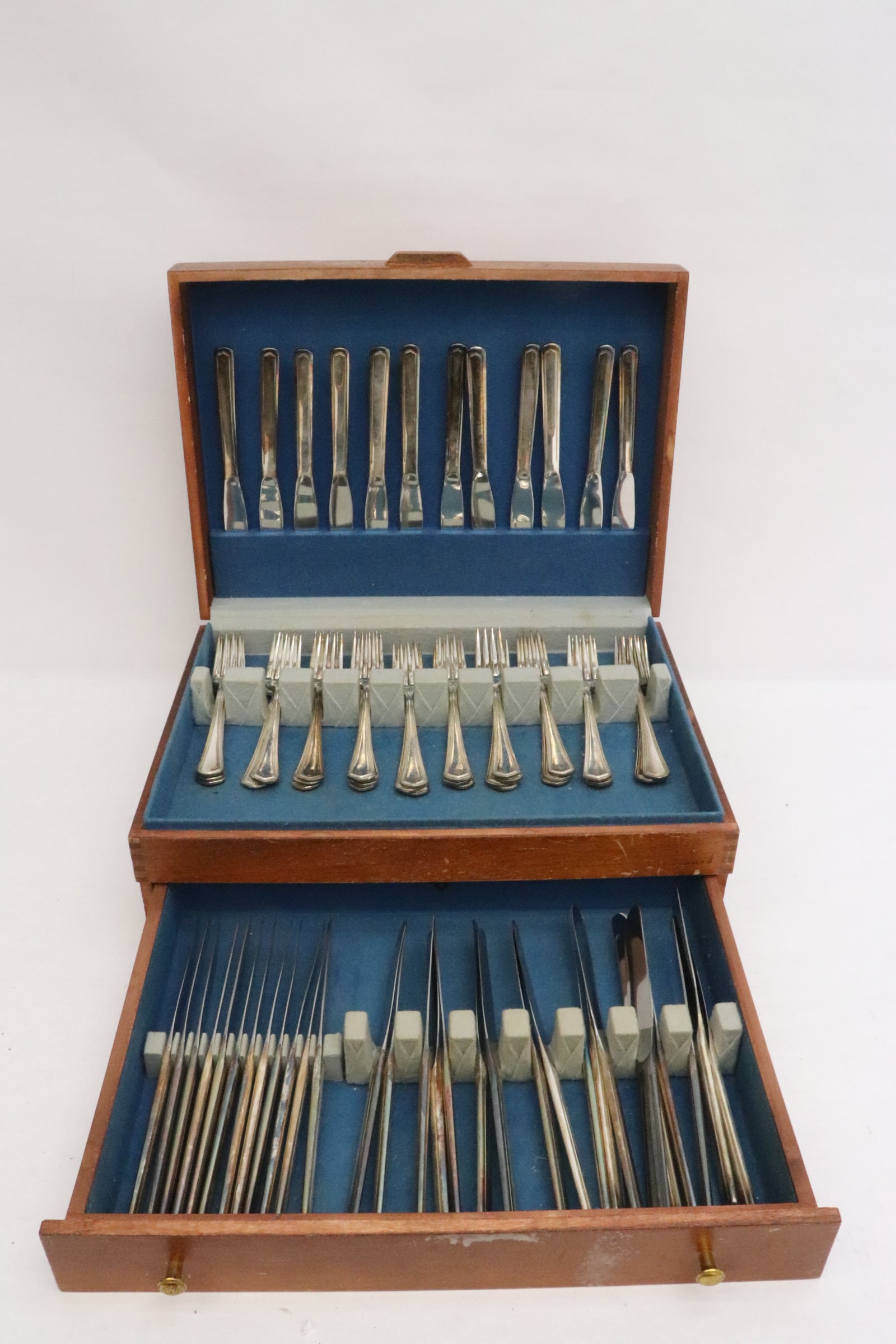 Silverplate flatware set in box (1 of 12)
