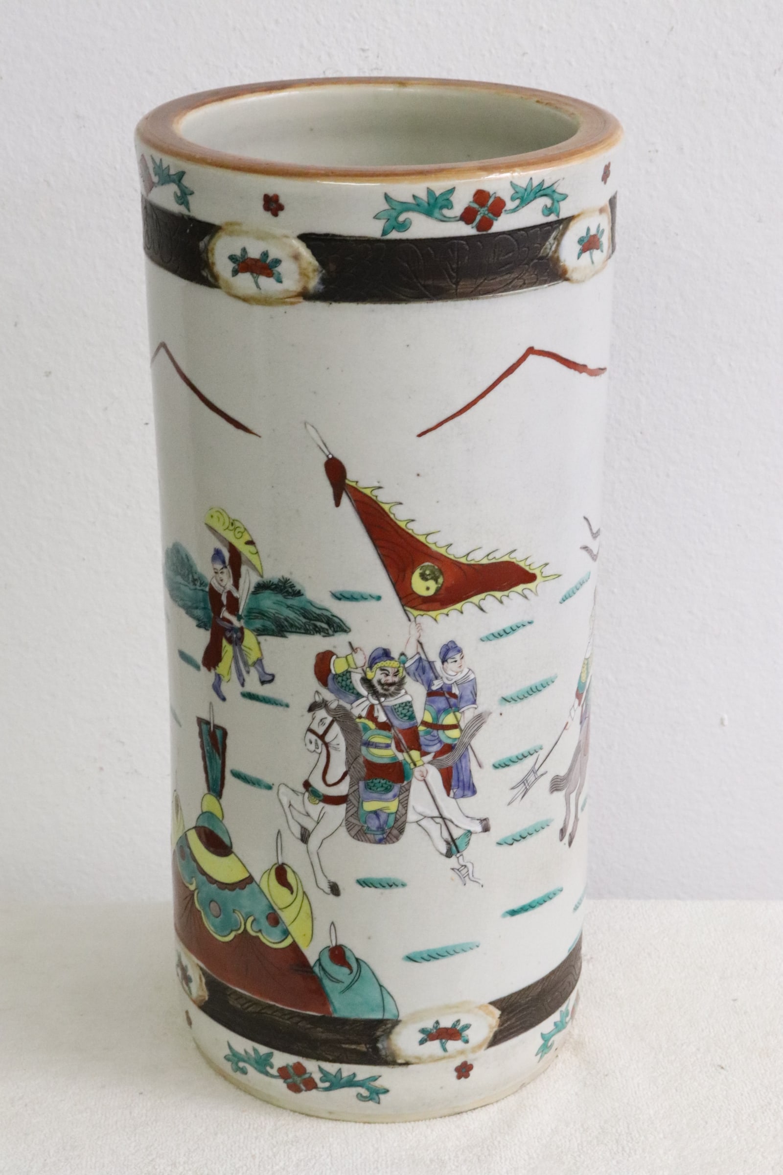 Fine Chinese famille rose porcelain umbrella stand: Fine Chinese famille rose porcelain umbrella stand, 18.2"x8.7"dia