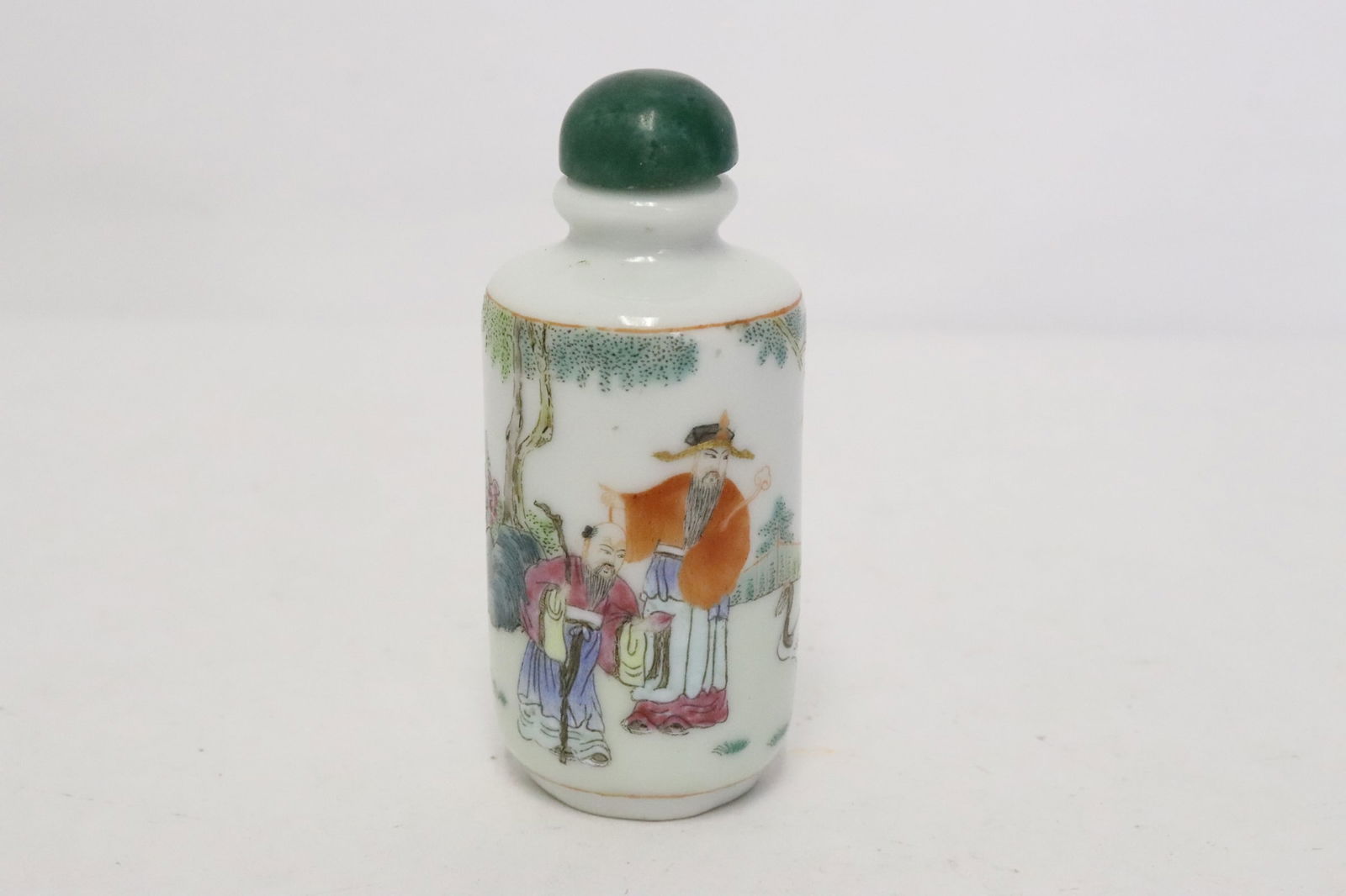 Chinese antique famille rose porcelain snuff bottle: Fine Chinese antique famille rose porcelain snuff bottle, 3.1"x1.26"dia