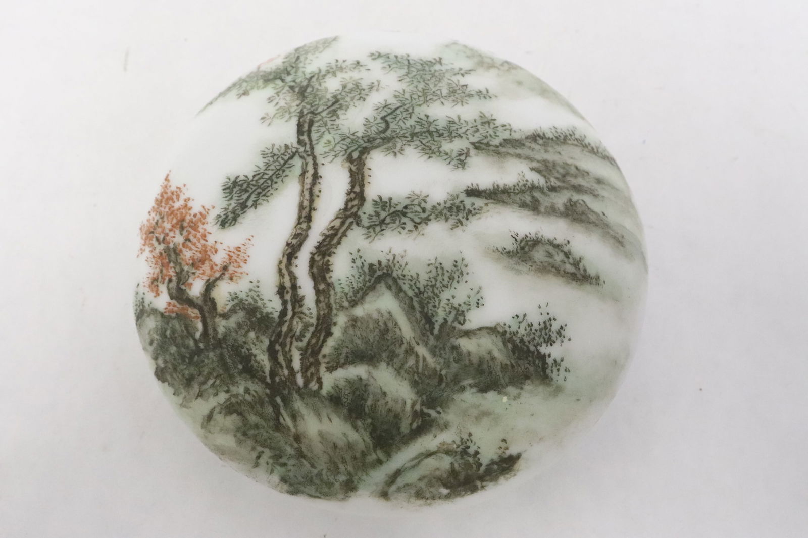 Beautiful famille rose ink box: Beautiful famille rose ink box, 1.85"x4.15"dia