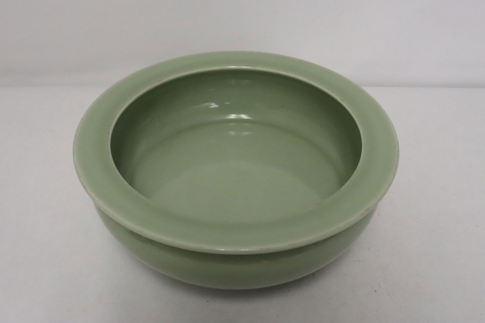 Chinese light green glazed porcelain brush wash (1 of 7)