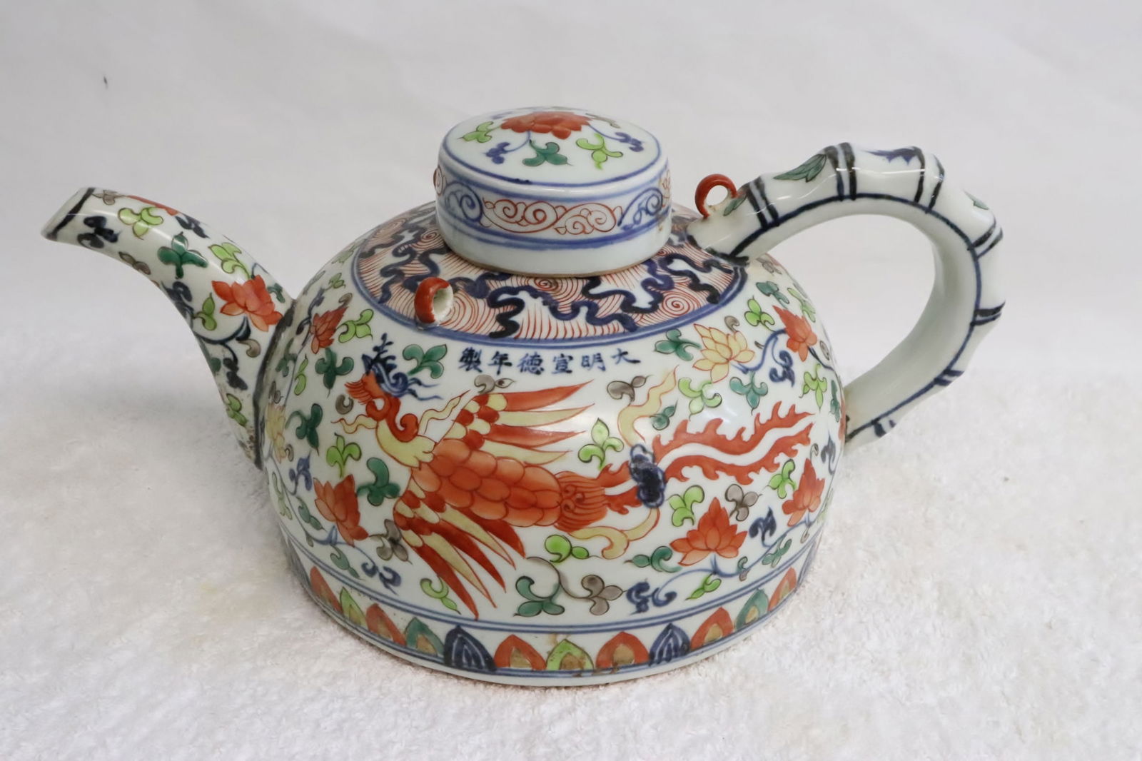 Large Chinese wucai porcelain teapot (1 of 12)