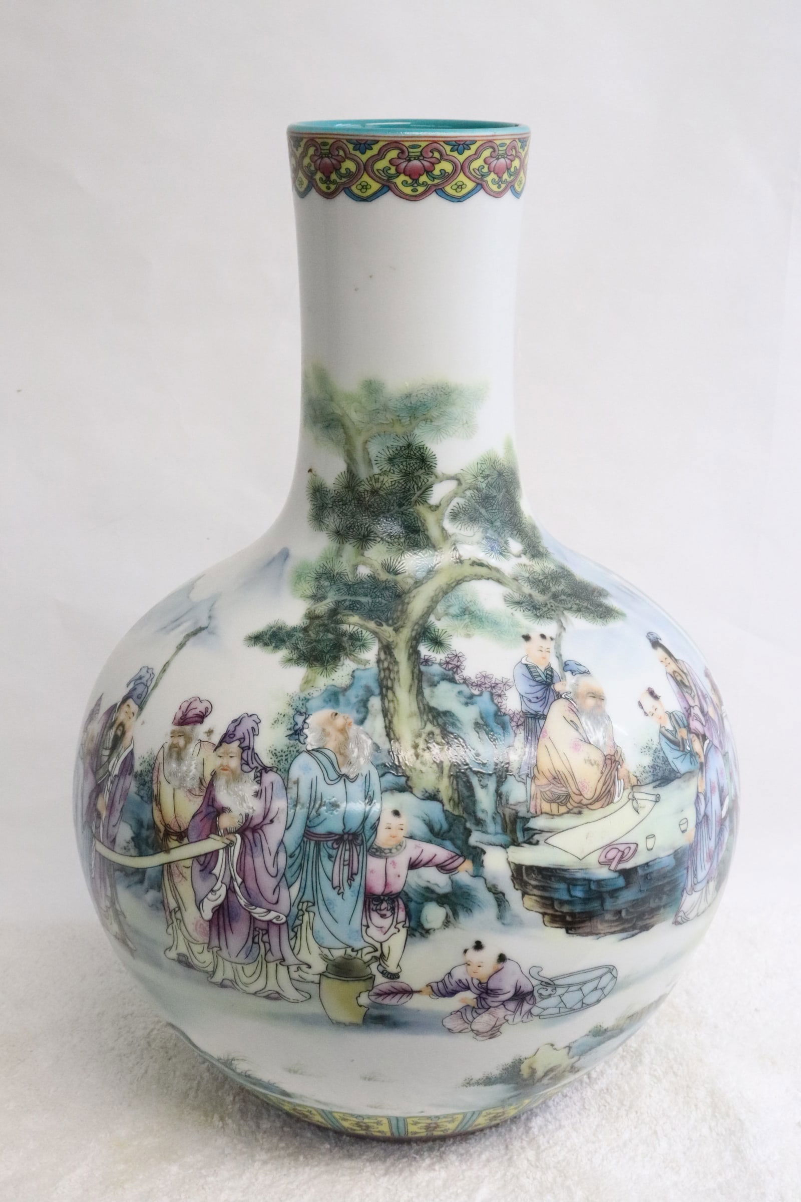 Beautiful famille rose porcelain large bottle vase (1 of 10)