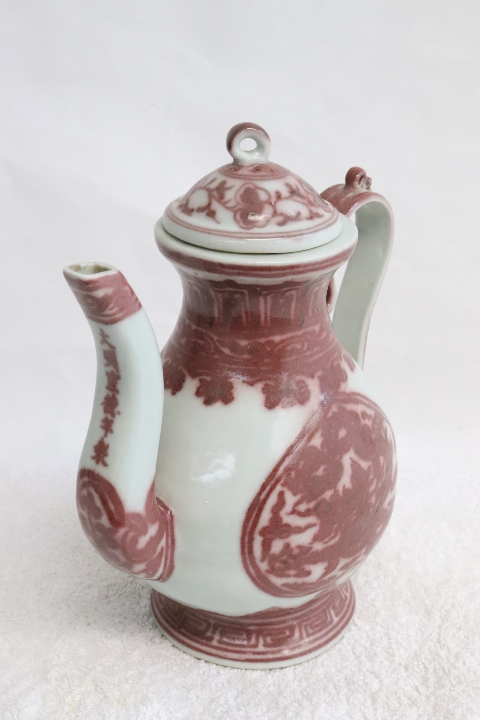 Chinese red and white porcelain wine server: Chinese red and white porcelain wine server, 8.4"x7"x4.2"