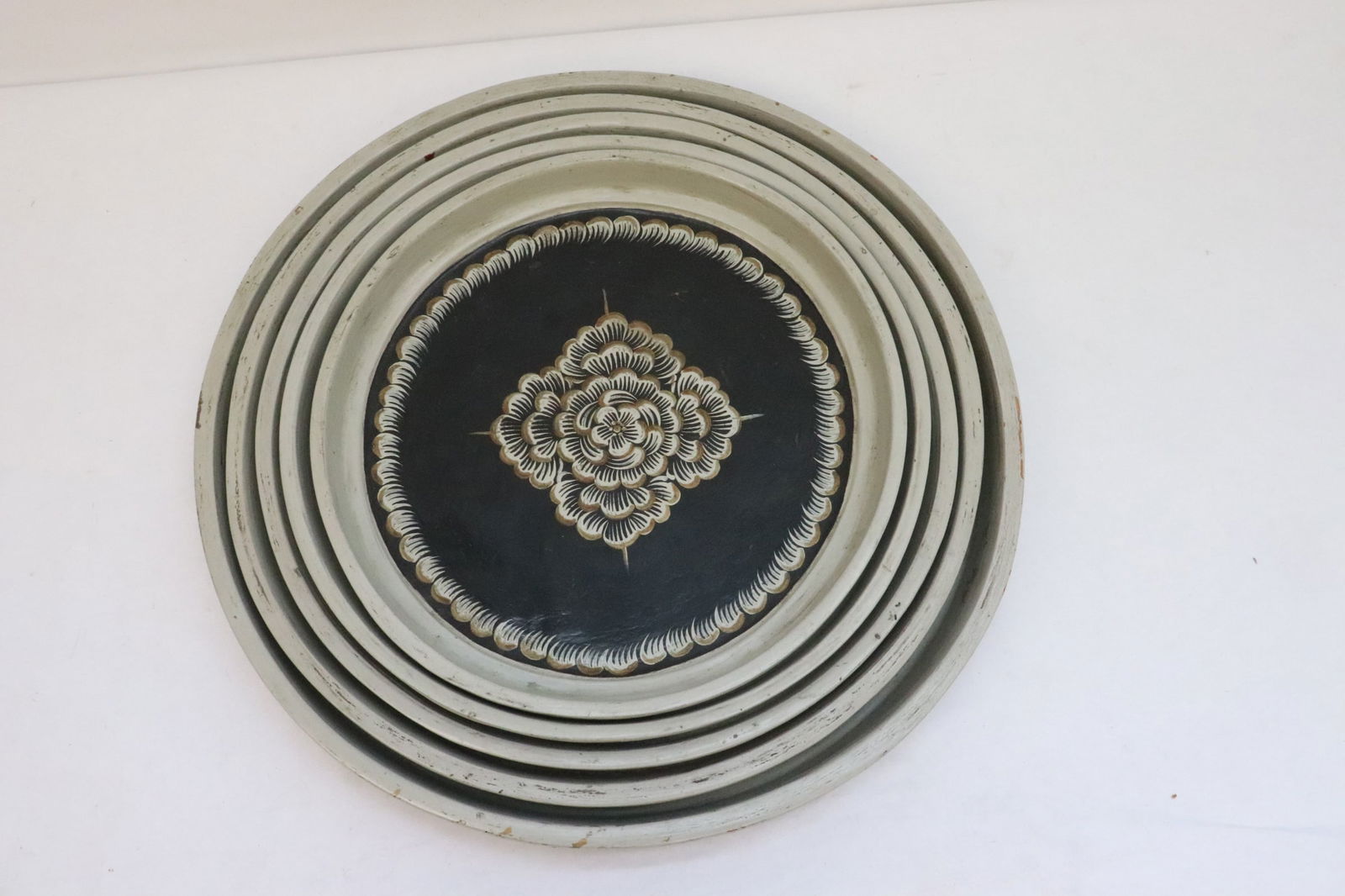 5 pieces Chinese painted large lacquer trays (1 of 9)