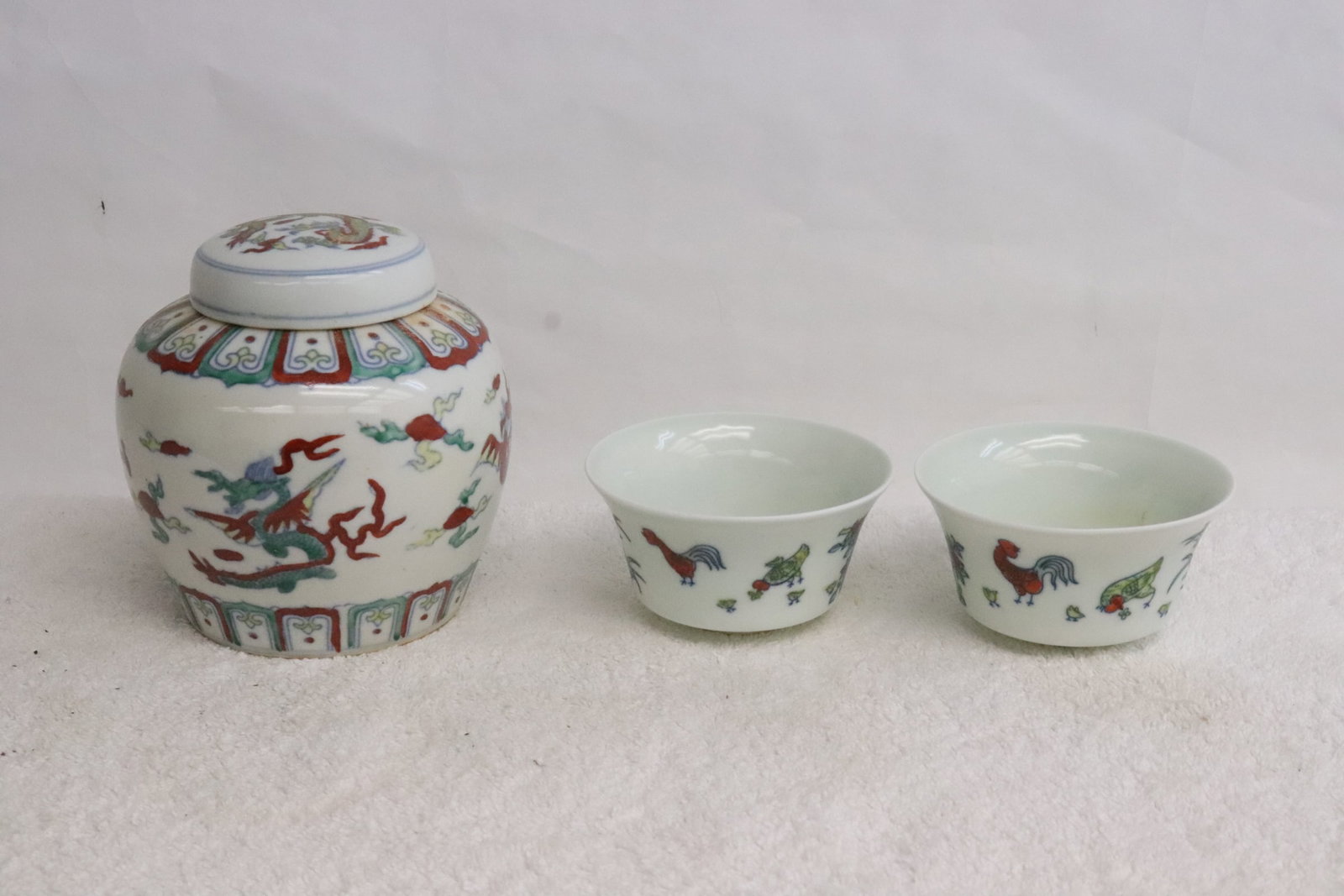 2 wucai tea bowls, and a wucai tea caddy (1 of 10)