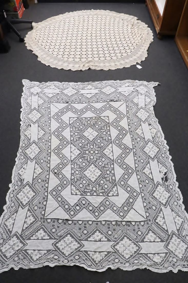 2 fine Victorian hand made table cloth: 2 fine Victorian hand made table cloth, 60"x74", 62"x76"