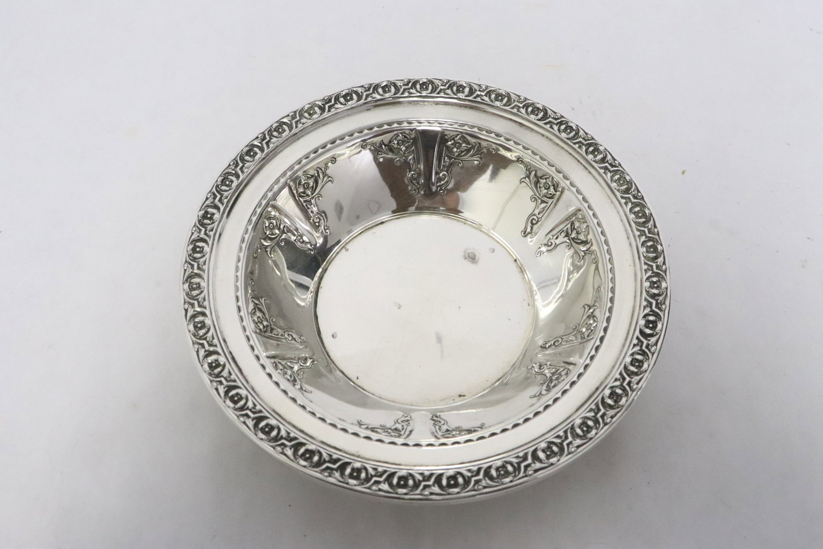 A sterling bowl: A sterling bowl, wt. 95.5gm, 1.28"x6.12"dia