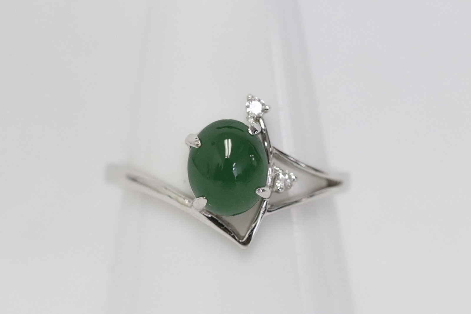 18K W/G fuicui diamond ring, w/ GIA certificate: 18K W/G fuicui diamond ring, center a natural intense emerald green fuicui (GIA certificate) measure approx. 7.2x6.1x3.1mm with small diamonds wt. 2.4gm, size 6