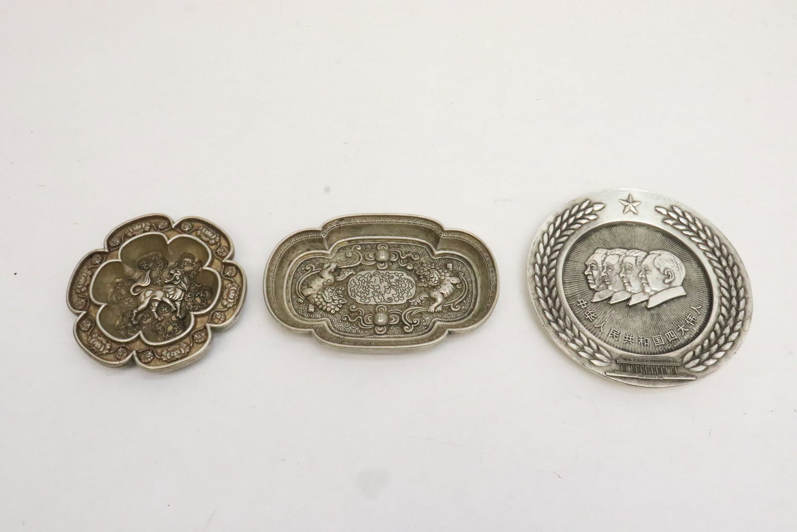 3 white bronze small plates: 3 white bronze small plates, 0.6"x3.7"x3.7" - 0.45"x4.66"dia