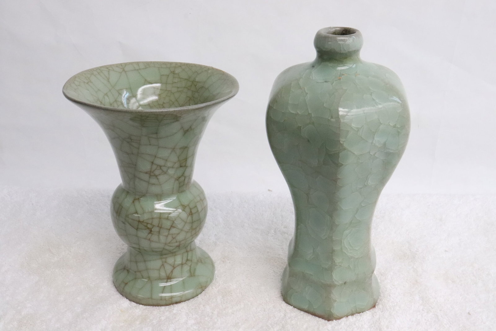 2 crackleware porcelain vases: 2 crackleware porcelain vases, both chip, 8.7"x4"x4.5", 6.85"x5.2"dia