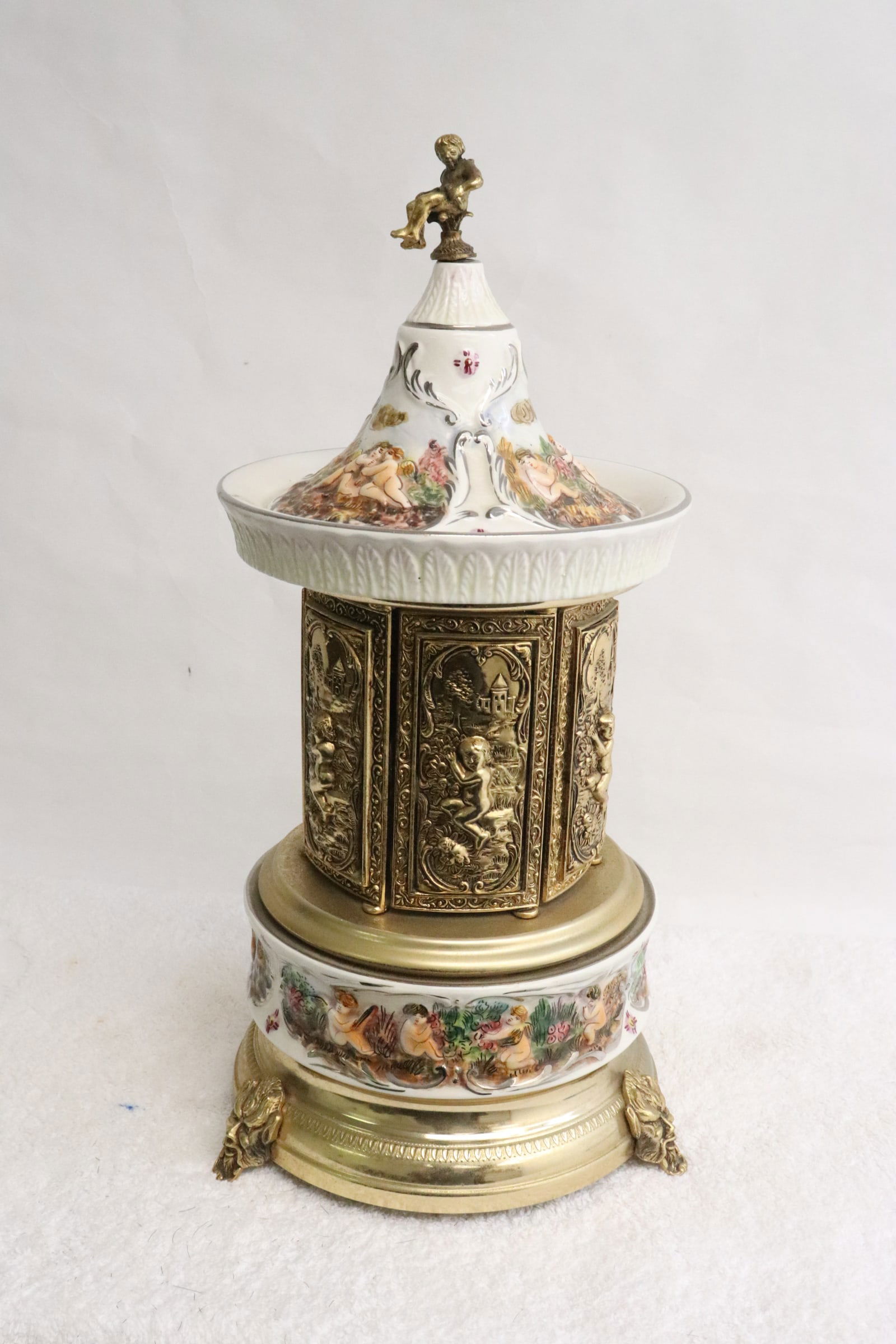 A fancy music lipstick holder automaton: A fancy music lipstick holder automaton, 14.25"x7.3"x7.3"