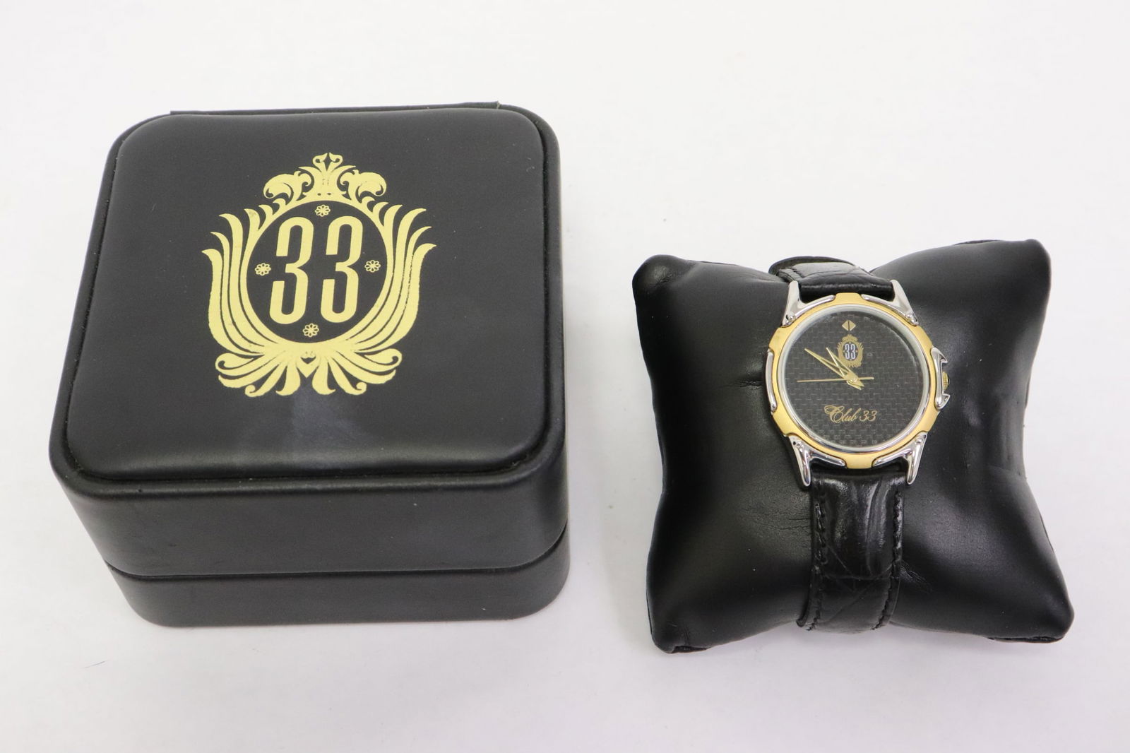 Disney limited ed bicolor metal watch for club 33 member (1 of 8)