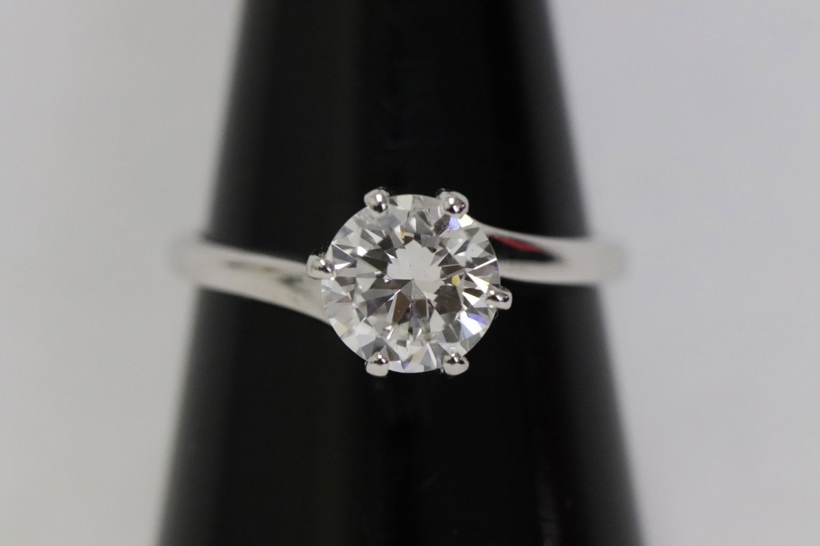 A 14K W/G 1.36 carats D/SI1 diamond ring with GIA report (1 of 14)