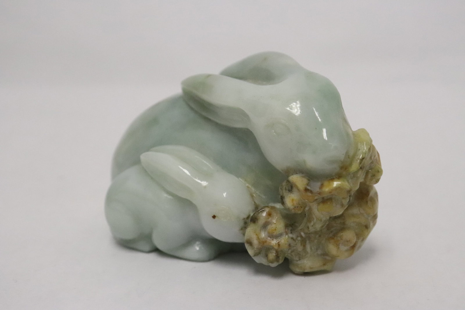 Fine jadeite carving (1 of 7)