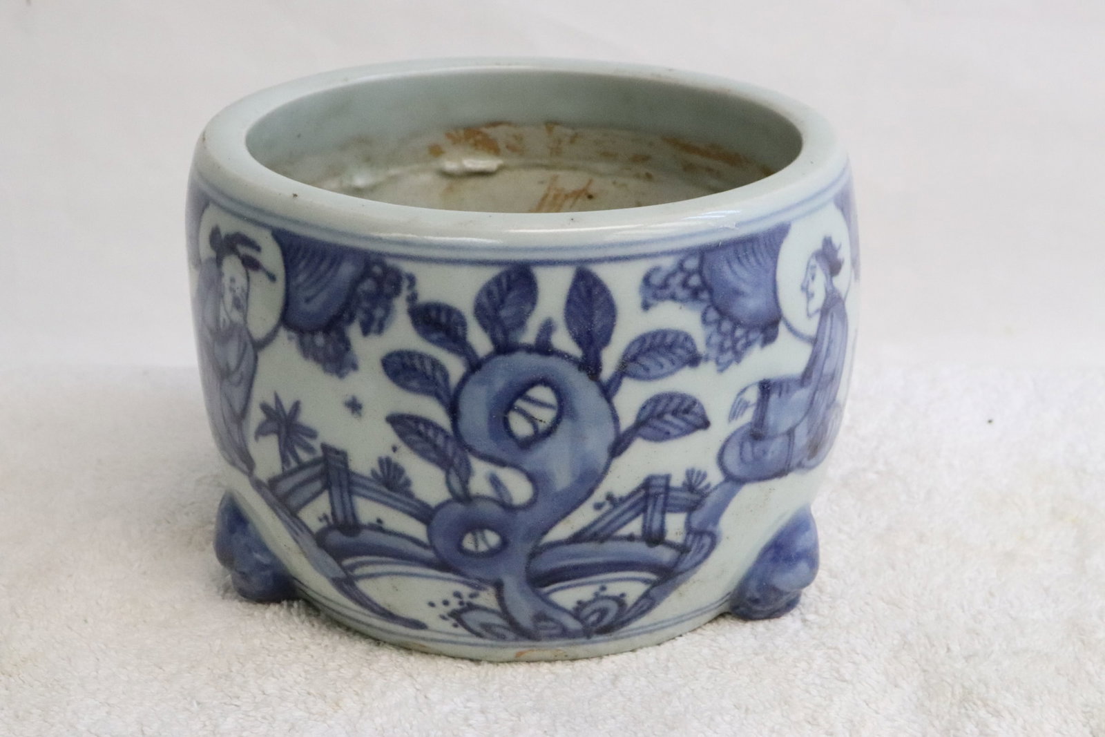 Chinese blue and white porcelain censer: Chinese blue and white porcelain censer, 4.1"x5.95"dia