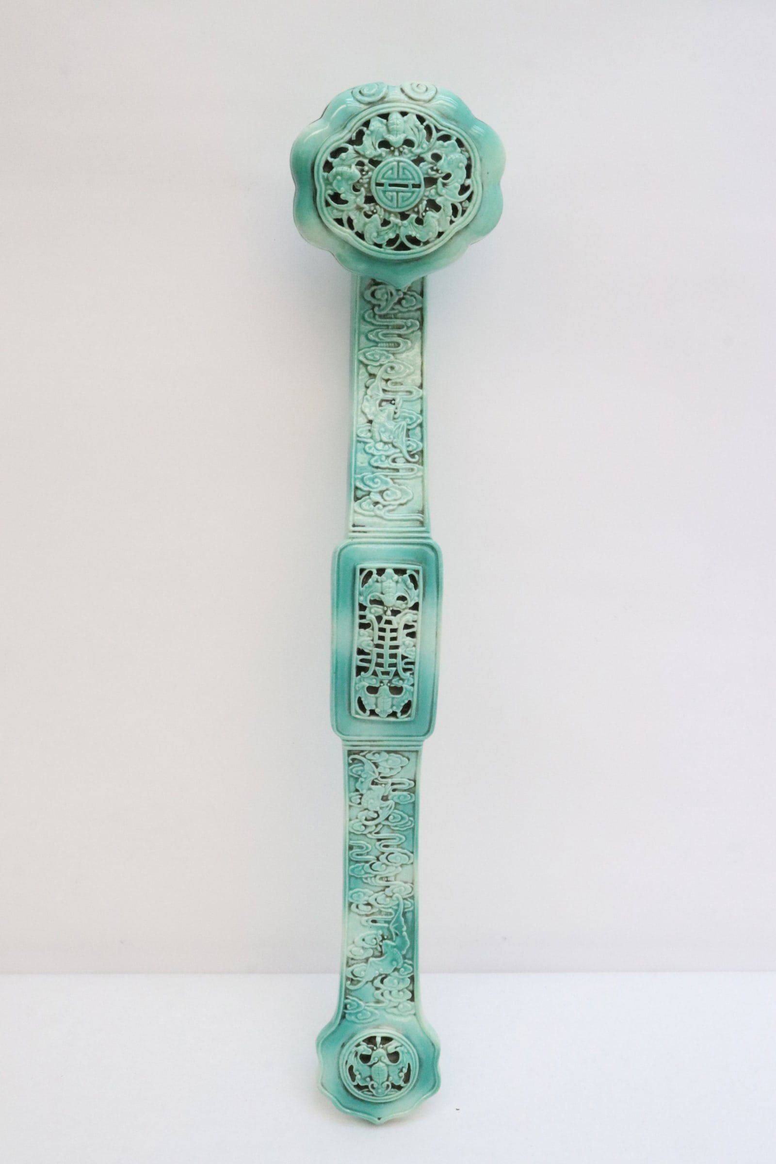 Chinese 18th/19th c. porcelain ruyi, Qianlong mark (1 of 9)