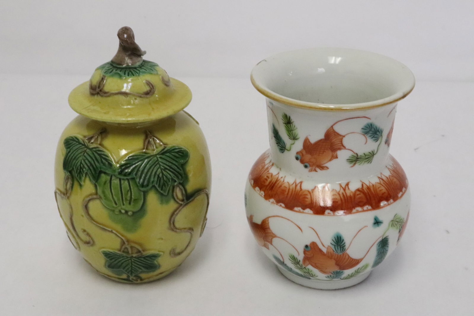 a wucai porcelain small jar, & a sancai covered tea caddy (1 of 11)