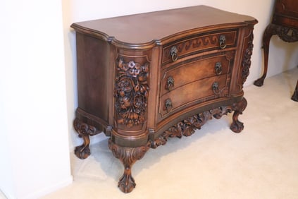 European 19th c. walnut serpentine front chest of drawers