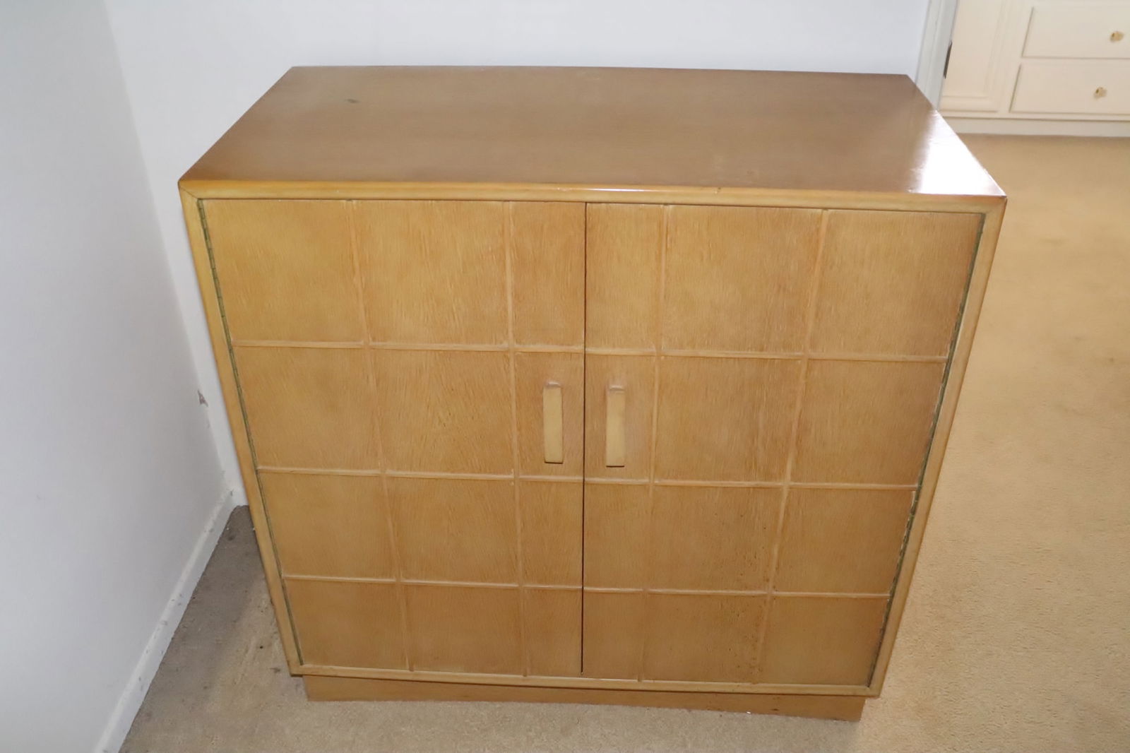 Beautiful mid-century cedar chest/ cabinet (1 of 8)