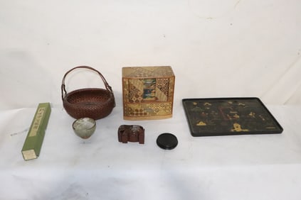 Lot of Japanese items; including a puzzle chest